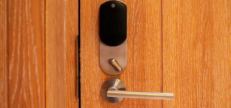 Automatic Locking Door Knob Gravenhurst